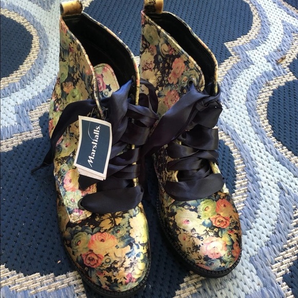 Dirty Laundry Shoes - NWT Dirty Laundry Floral Combat Boots 7.5